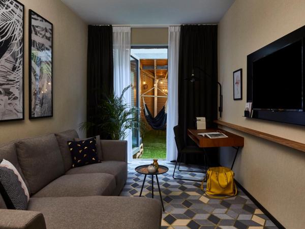 Hotel Indigo Antwerp City Centre, an IHG Hotel : photo 2 de la chambre suite double - vue sur cour
