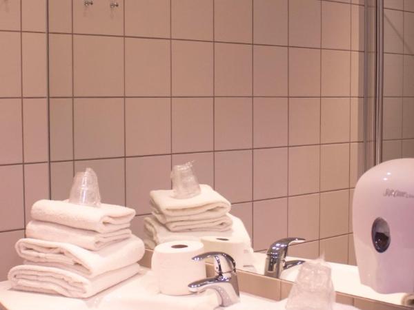 Hotel Montebello : photo 4 de la chambre single room with pullout bed-no view