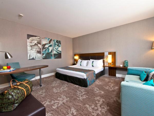 Holiday Inn Nice, an IHG Hotel : photo 4 de la chambre chambre familiale - non-fumeurs