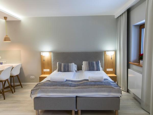 Royal Hill Residence : photo 8 de la chambre studio avec balcon et vue sur la montagne