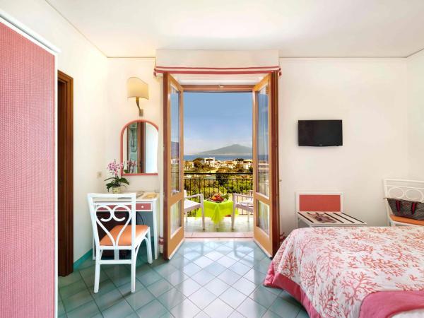 Hotel Girasole : photo 1 de la chambre chambre double ou lits jumeaux - vue sur mer