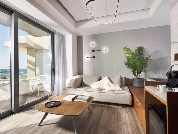 Dyo Suites : photo 2 de la chambre suite deluxe avec jacuzzi intérieur - vue sur mer