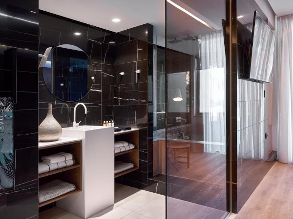 Dyo Suites : photo 6 de la chambre suite supérieure avec jacuzzi extérieur - vue sur mer