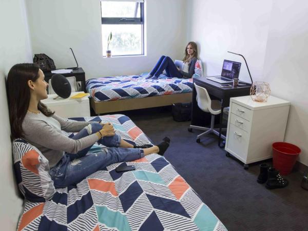 CarricHouse : photo 5 de la chambre chambre lits jumeaux avec salle de bains