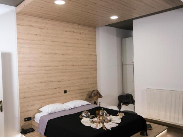 Cavallari Palace Hotel Suites : photo 7 de la chambre suite lit king-size avec baignoire spa
