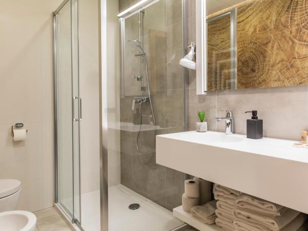 Royal Hill Residence : photo 4 de la chambre deluxe apartment - split level with mountain view (5 adults)