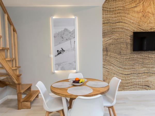 Royal Hill Residence : photo 9 de la chambre deluxe apartment - split level with mountain view (5 adults)