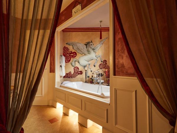 Der Zauberlehrling : photo 1 de la chambre chambre lit queen-size avec baignoire spa