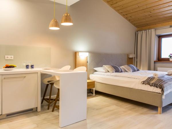 Royal Hill Residence : photo 4 de la chambre studio - split level with mountain view (3 adults)