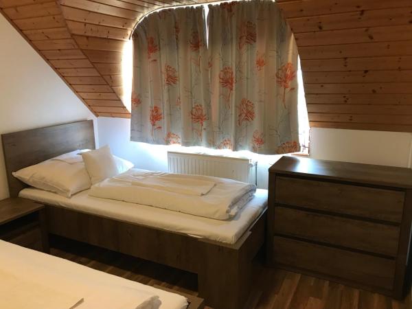 Zöldtető Panzió : photo 6 de la chambre chambre double deluxe avec lit d'appoint