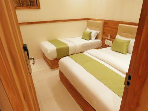 Hotel Al Madina palace : photo 4 de la chambre chambre triple Économique avec salle de bains commune