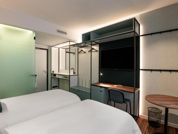 A-STAY Antwerp : photo 3 de la chambre chambre lits jumeaux