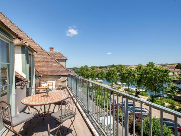 Hôtel Le Maxime - Best Western Signature Collection : photo 4 de la chambre suite lit king-size avec vue - non-fumeurs