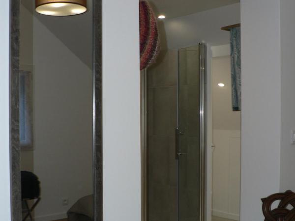 Le Clot de la Hount : photo 6 de la chambre chambre double avec salle de bains privative