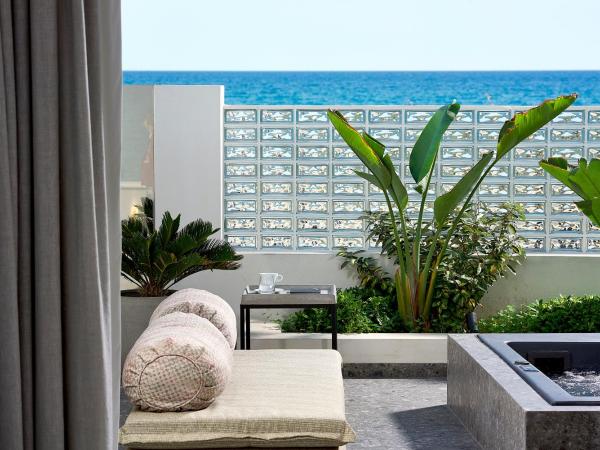 Dyo Suites : photo 4 de la chambre suite deluxe avec jacuzzi extérieur - vue sur mer