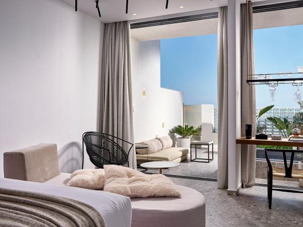 Dyo Suites : photo 3 de la chambre suite deluxe avec jacuzzi extérieur - vue sur mer