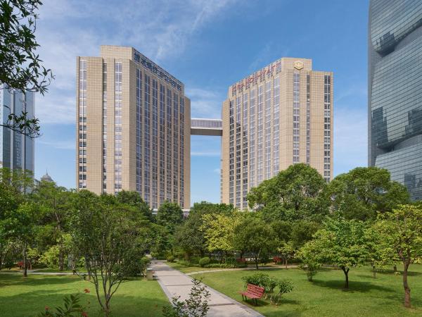 Grand Hyatt Guangzhou-Free Shuttle Bus to Canton Fair Complex during Canton Fair Period : photo 5 de la chambre chambre lit king-size - vue sur jardin