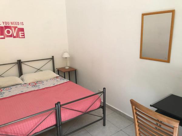 Reina Madre Hostel : photo 5 de la chambre chambre double standard avec salle de bains commune