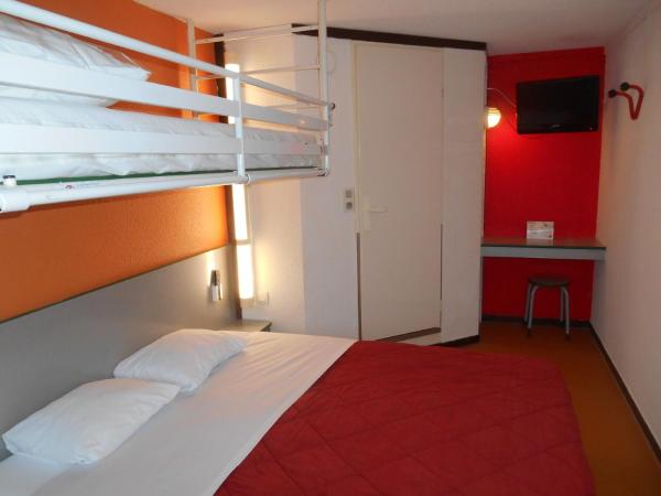 Premiere Classe Brest Gouesnou Aeroport : photo 6 de la chambre chambre triple (1 lit double et 1 lit simple)