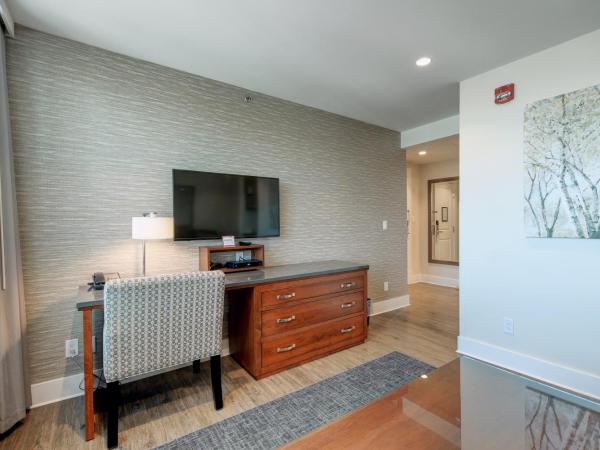 Strathcona Hotel : photo 6 de la chambre suite lit king-size - vue sur ville