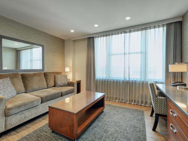 Strathcona Hotel : photo 5 de la chambre suite lit king-size - vue sur ville