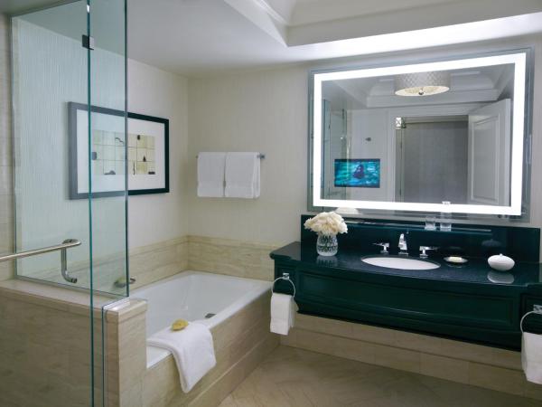 Four Seasons Hotel Las Vegas : photo 2 de la chambre suite exécutive avec vue sur le stade