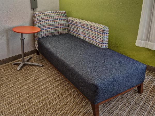 Holiday Inn Express Memphis Medical Center - Midtown, an IHG Hotel : photo 6 de la chambre chambre lit king-size standard