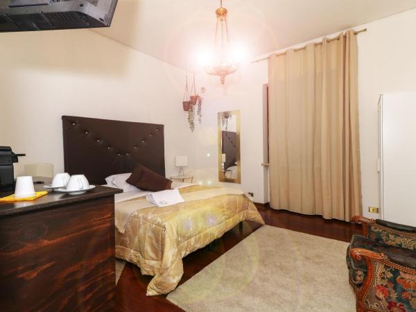 Vitti's Home Verona : photo 5 de la chambre chambre triple avec salle de bains privative