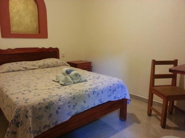 Hotel Casa Arnel : photo 1 de la chambre chambre double avec salle de bains commune