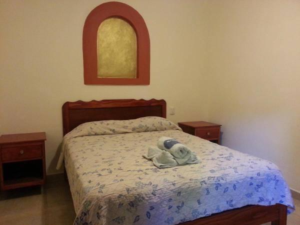 Hotel Casa Arnel : photo 2 de la chambre chambre double avec salle de bains commune