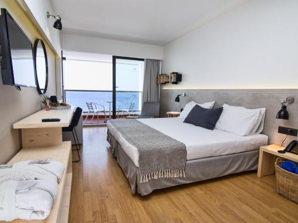 Blue Sky City Beach Hotel : photo 1 de la chambre chambre de luxe avec vue sur la mer