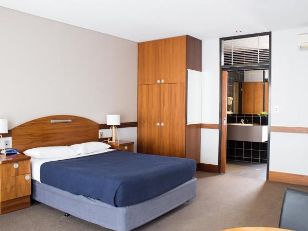 Highlander Hotel Bar Kitchen Rooftop : photo 10 de la chambre chambre supérieure lit queen-size