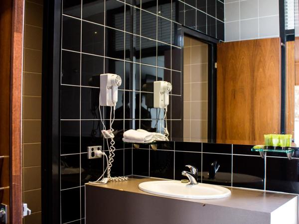 Highlander Hotel Bar Kitchen Rooftop : photo 2 de la chambre chambre supérieure lit queen-size