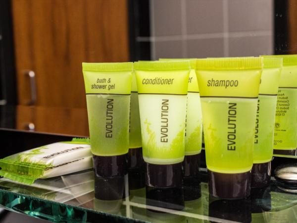 Highlander Hotel Bar Kitchen Rooftop : photo 5 de la chambre chambre supérieure lit queen-size