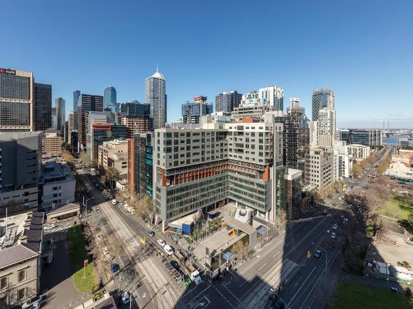Oaks Melbourne on William Suites : photo 8 de la chambre studio apartment with view & balcony