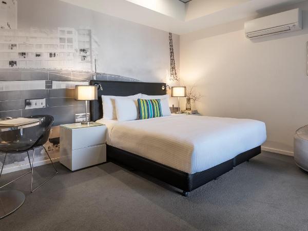 Oaks Melbourne on William Suites : photo 10 de la chambre studio apartment with view & balcony