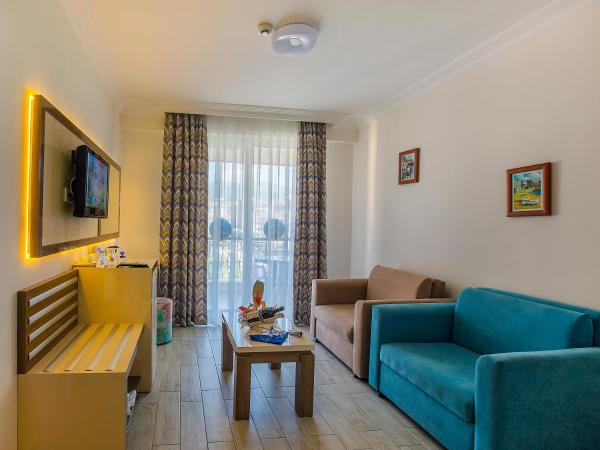 Club Big Blue Suit Hotel - All Inclusive : photo 4 de la chambre suite familiale