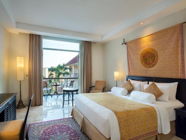 The Phoenix Hotel Yogyakarta - Handwritten Collection : photo 1 de la chambre chambre lit king-size de luxe legacy - vue sur piscine