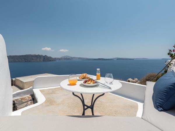 Chelidonia Luxury Suites : photo 6 de la chambre suite nid d’hirondelle avec petite piscine - vue sur caldeira