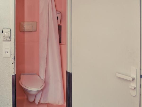 Premiere Classe Beauvais : photo 1 de la chambre chambre triple (1 lit double et 1 lit simple)