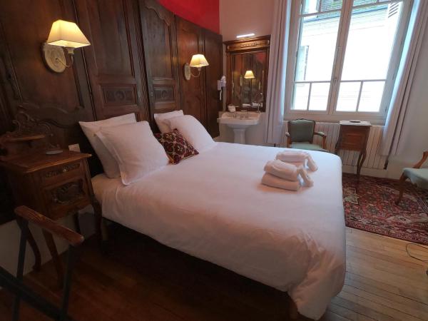 Le 31 B&B Amboise Centre : photo 6 de la chambre chambre lit king-size