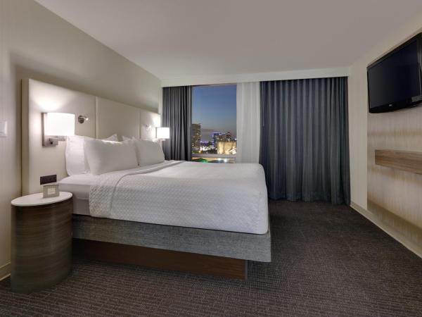 Crowne Plaza Hotel Dallas Downtown, an IHG Hotel : photo 4 de la chambre chambre lit king-size club avec balcon