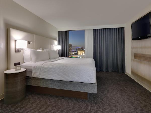 Crowne Plaza Hotel Dallas Downtown, an IHG Hotel : photo 4 de la chambre luxueuse chambre king avec balcon