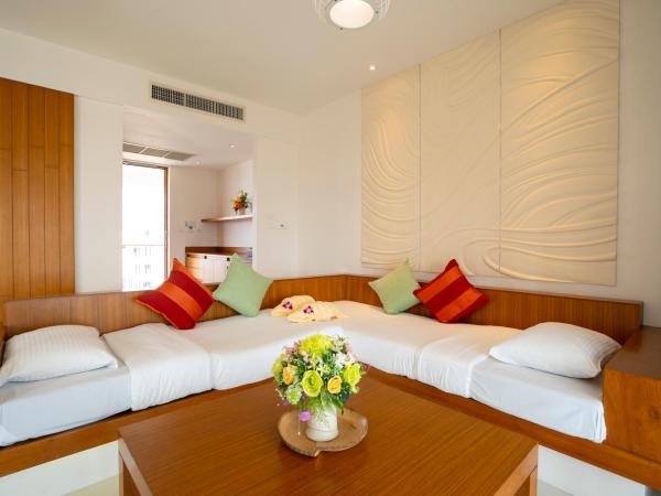 G Hua Hin Resort & Mall : photo 4 de la chambre suite familiale avec bain à remous