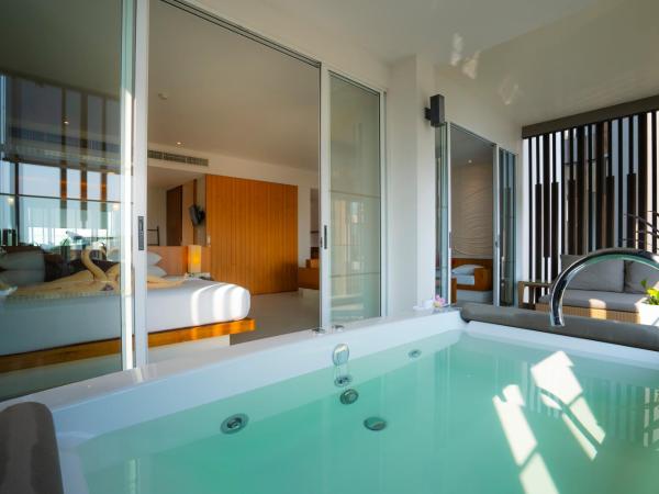 G Hua Hin Resort & Mall : photo 7 de la chambre suite familiale avec bain à remous