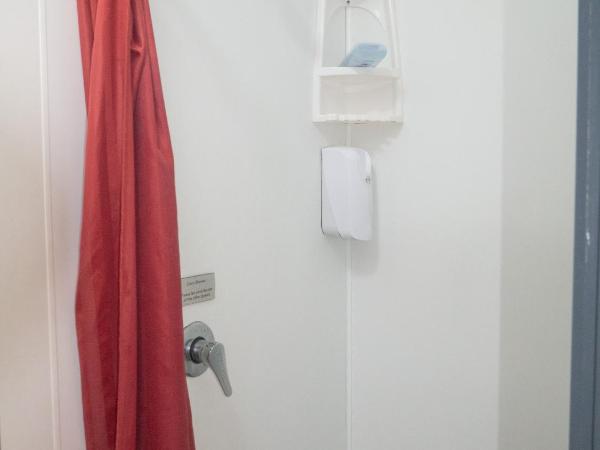 Urbanz : photo 6 de la chambre lit dans dortoir de 4 lits avec salle de bains commune