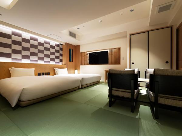 PROSTYLE RYOKAN TOKYO ASAKUSA : photo 1 de la chambre suite de style japonais avec baignoire en plein air