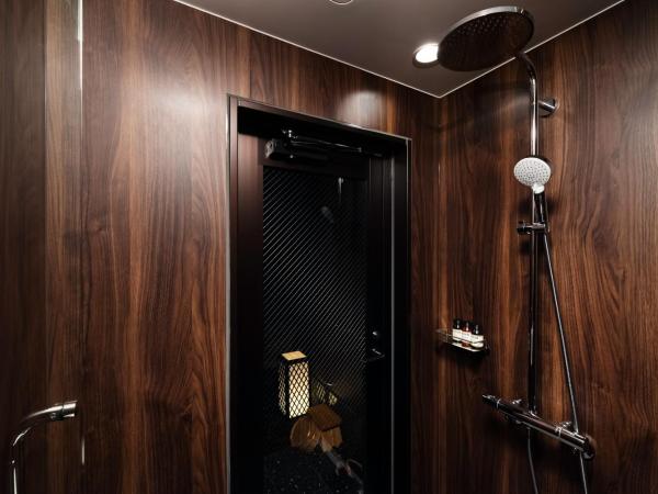 PROSTYLE RYOKAN TOKYO ASAKUSA : photo 4 de la chambre suite de style japonais avec baignoire en plein air