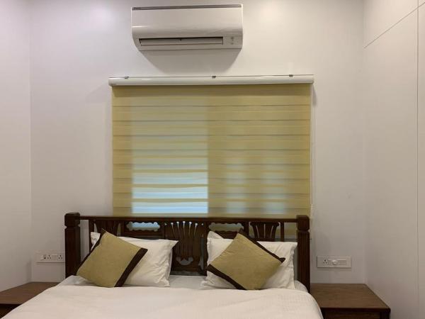 Carlton Hotel Mumbai - Behind Taj Mahal Palace Colaba Mumbai : photo 4 de la chambre chambre double supérieure avec salle de bains commune et climatisation