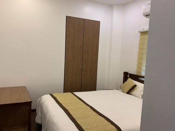 Carlton Hotel Mumbai - Behind Taj Mahal Palace Colaba Mumbai : photo 2 de la chambre chambre double supérieure avec salle de bains commune et climatisation